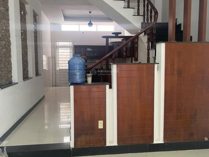 For Rent: Prime Location Shophouse on Nguyễn Cơ Thạch Street