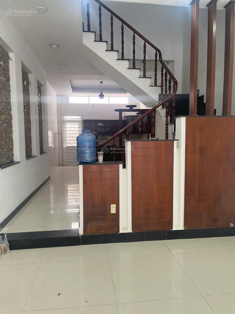 For Rent: Prime Location Shophouse on Nguyễn Cơ Thạch Street